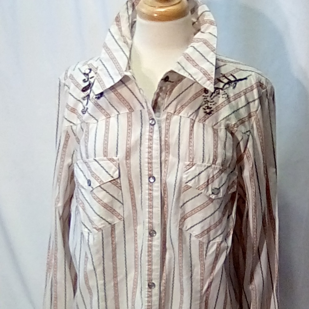 Mix It Woman Size 1X  Embroidered Western Style